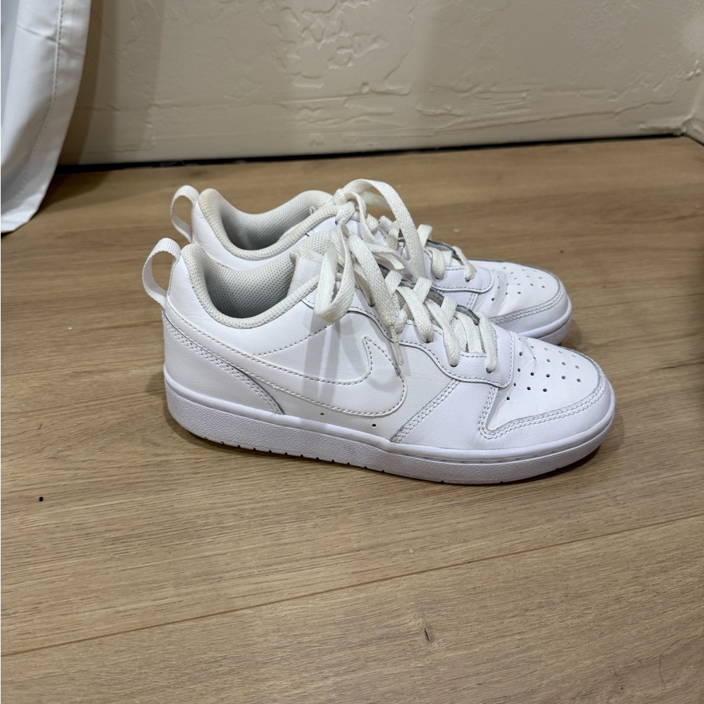 Nike Court Low Borough Size Big Kids 5/Women’s 7 White Sneakers
